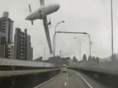 Plane crashes into river outside Taipei