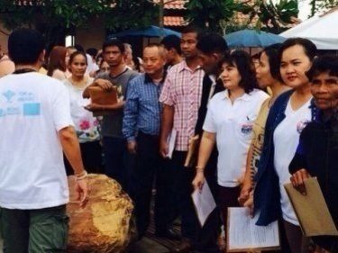 UPDATE Phuket Beach Vendors  Protest at Tsunami Memorial on Boxing Day