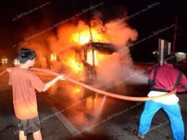 Samui Bound Bus Bursts Into Flames, Tourists Angry as Luggage Destroyed