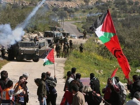 Israel says arrests W.Bank Hamas cell planning attacks