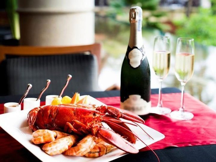 Live Seafood &amp; Jazz Sunday Brunch