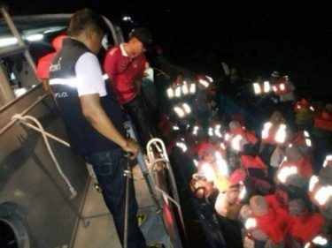 Thai Marine Police Lift Off Hundreds from Disabled Ferry South of Phuket