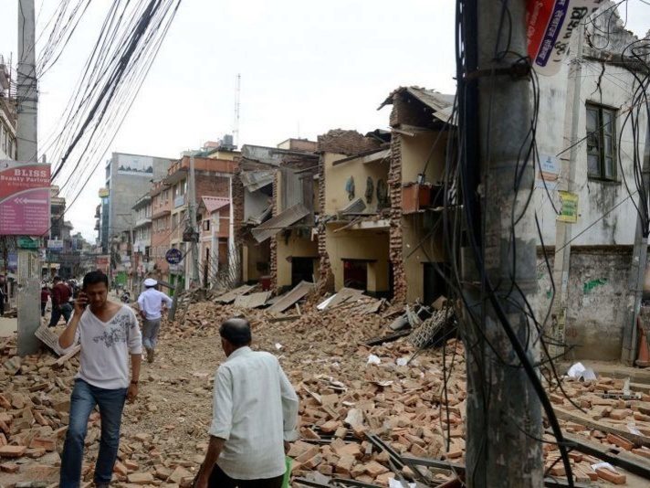 Nepal quake kills 1,800, sparks deadly Everest avalanche