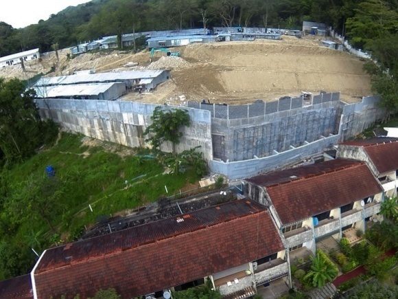 Phuket condo developer ordered to plug wall of fear