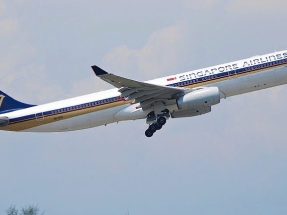 Singapore Airlines Airbus loses power in-flight to both engines