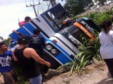 Phuket to Hat Yai Bus Flips in Krabi Crash: Eight Passengers Injured