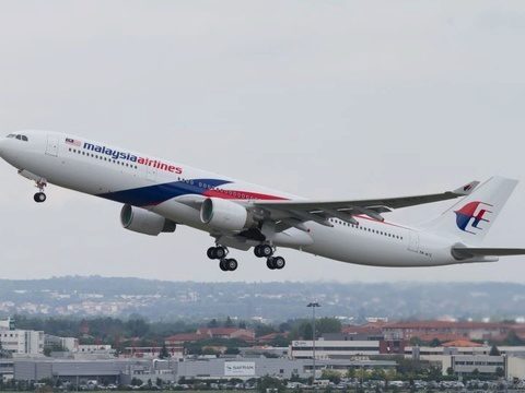 Самолет Malaysian Airlines совершил экстренную посадку в Австралии