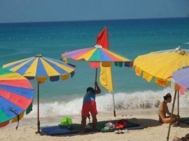 Phuket Governor Rejects Umbrella Experiment at Patong Beach: More Changes Tipped