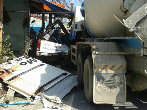 Cement truck rams into Phuket food shops